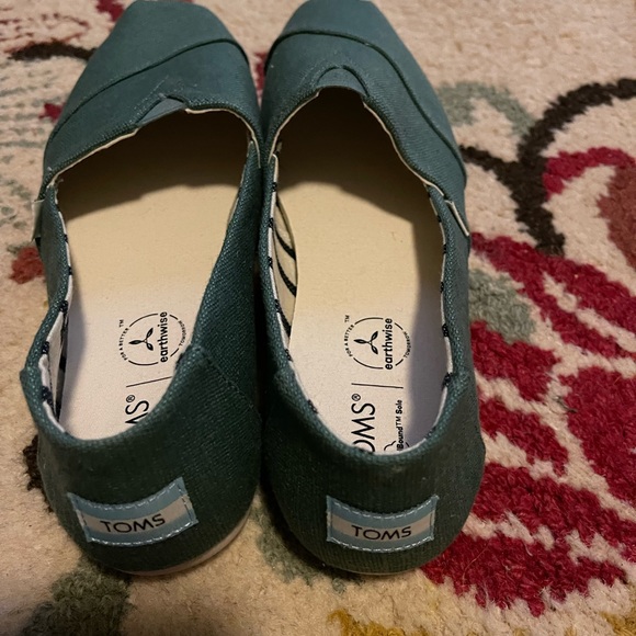 Toms Alpagarta Green Canvas Shoes - Picture 2 of 3
